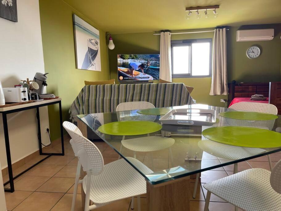 Immense Studio 51 Jusqu'A 4 Personnes Avec Vue Mer Saint-Denis Bagian luar foto