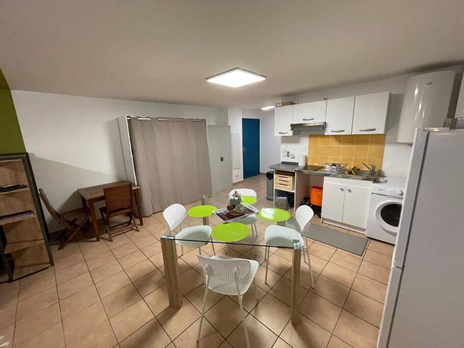 Immense Studio 51 Jusqu'A 4 Personnes Avec Vue Mer Saint-Denis Bagian luar foto