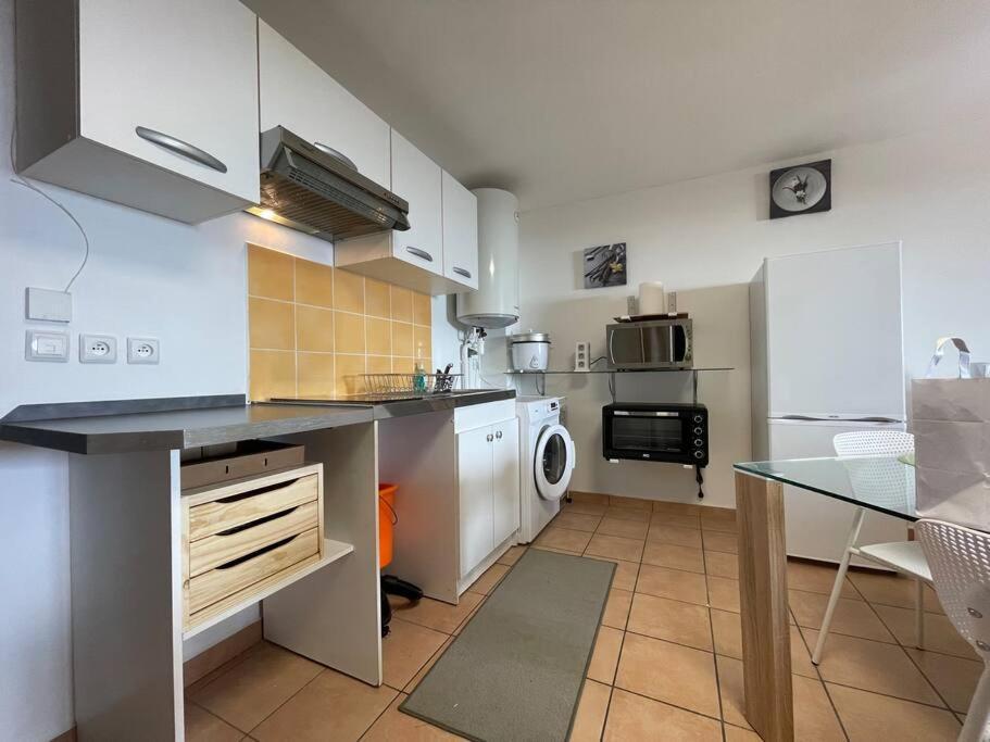 Immense Studio 51 Jusqu'A 4 Personnes Avec Vue Mer Saint-Denis Bagian luar foto