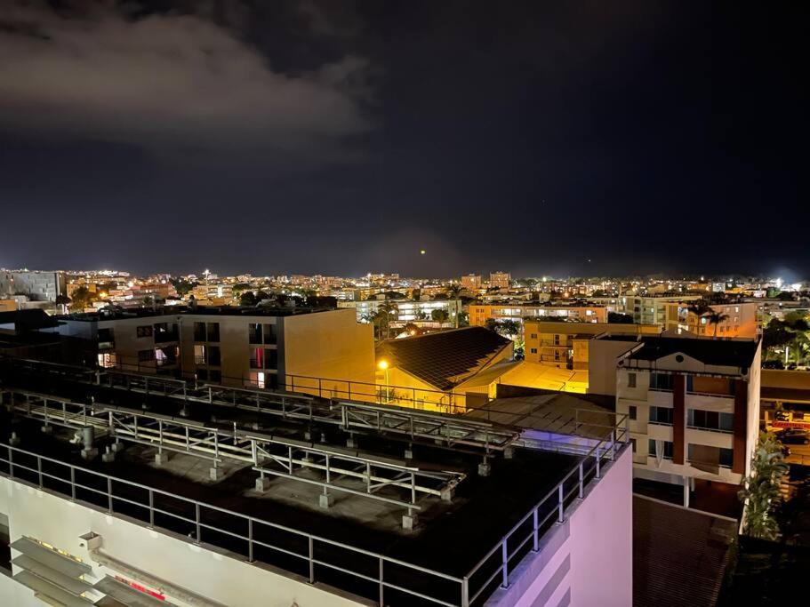 Immense Studio 51 Jusqu'A 4 Personnes Avec Vue Mer Saint-Denis Bagian luar foto