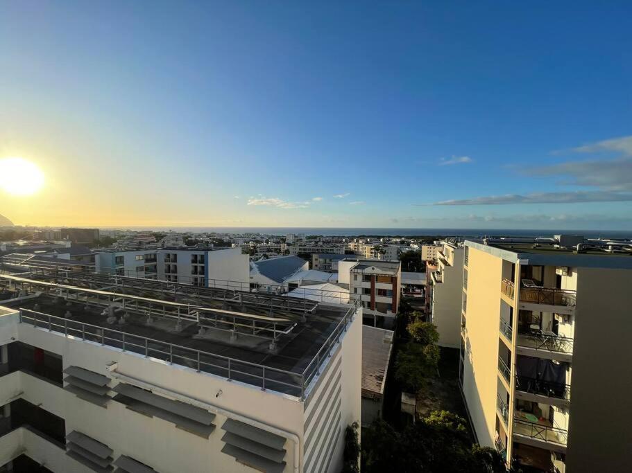 Immense Studio 51 Jusqu'A 4 Personnes Avec Vue Mer Saint-Denis Bagian luar foto