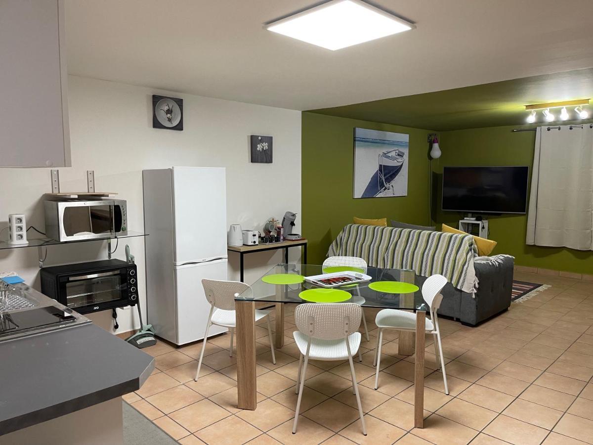 Immense Studio 51 Jusqu'A 4 Personnes Avec Vue Mer Saint-Denis Bagian luar foto